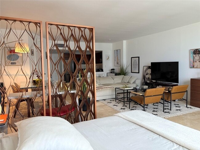 Building Photo - 2301 Collins Ave