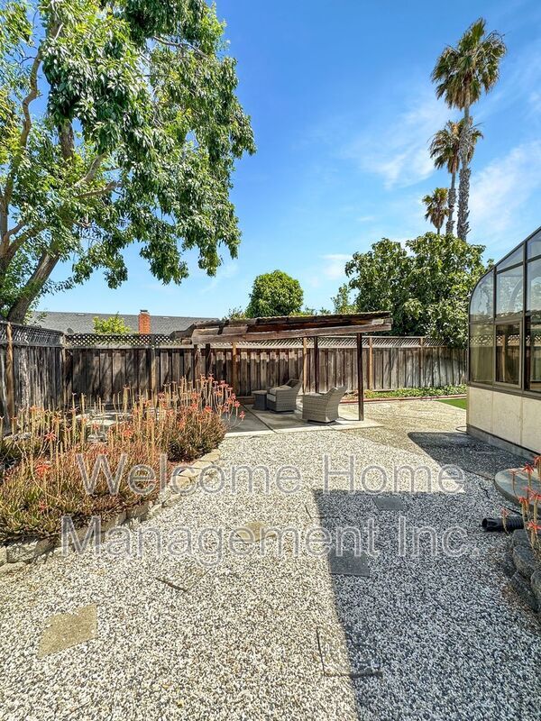 Building Photo - 38854 Jonquil Dr