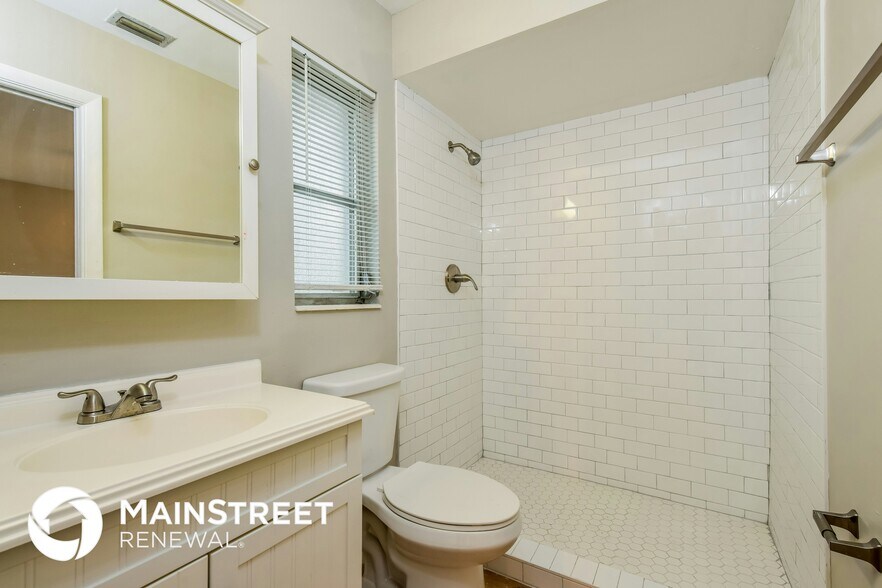 Building Photo - 2348 Ivy Ave