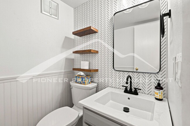 Building Photo - 2598 S Vaughn Way