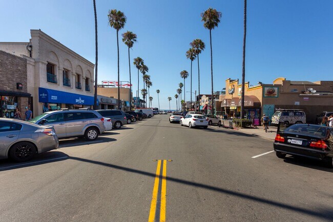 Building Photo - Cute Ocean Beach Cottage 1 Block from Newp...
