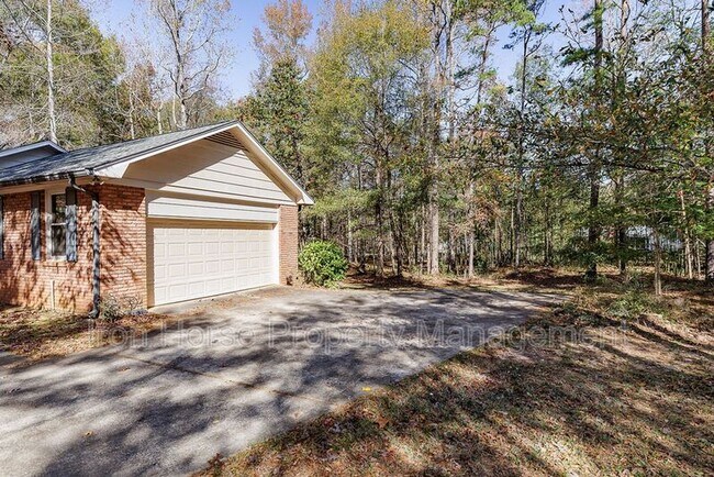 Building Photo - 1060 Windbrooke Ct