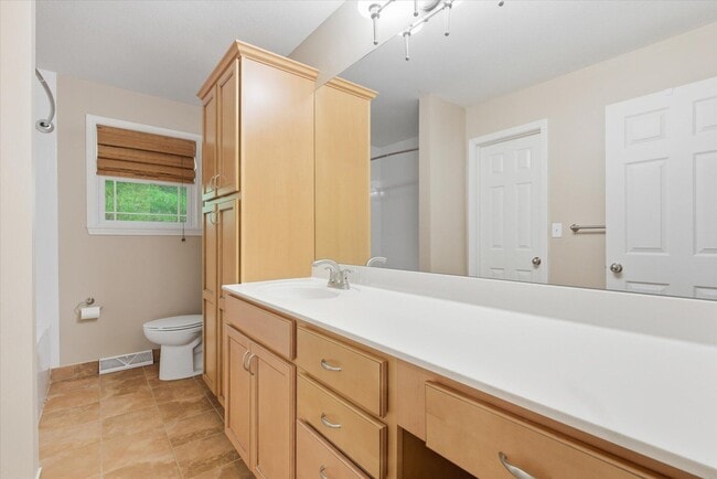Building Photo - 420 N Village Cir