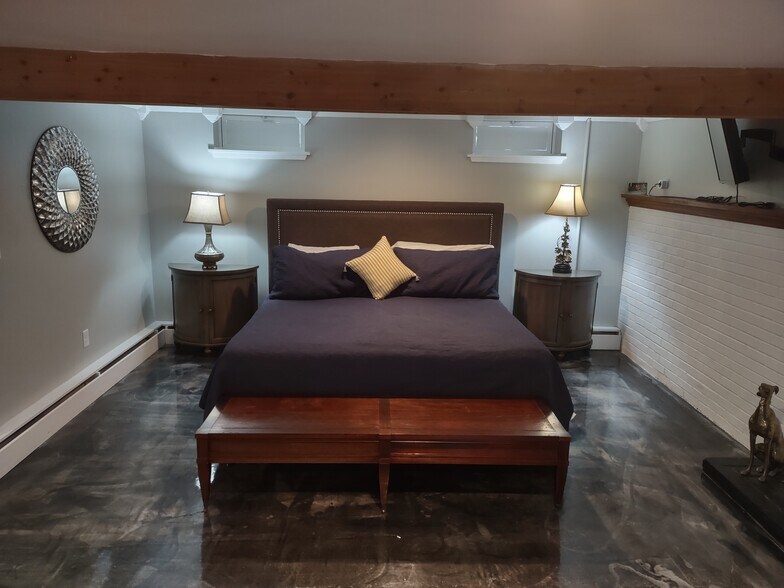 King bedroom area - 60 E State St