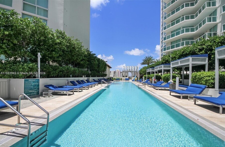 Building Photo - 200 Sunny Isles Blvd