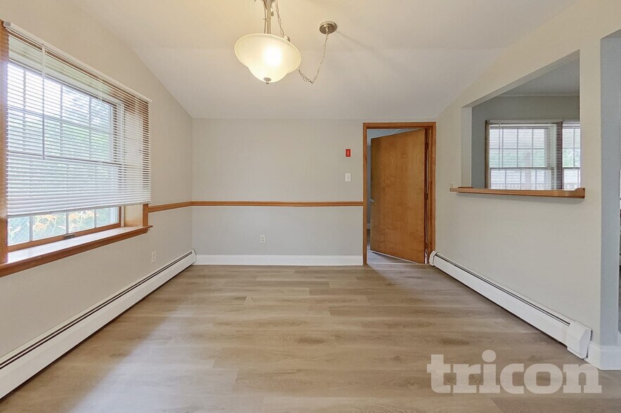 Building Photo - 26 Village Ln