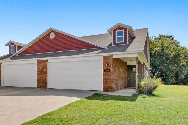 Building Photo - Beautiful and Spacious Home!