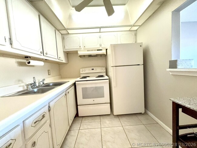 Building Photo - 166 Sussex I