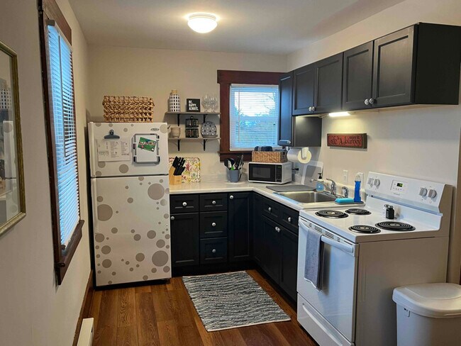 Building Photo - 1 W Church St