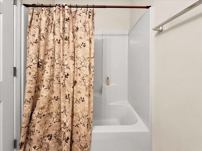Building Photo - 994 Scenic Oak Ln