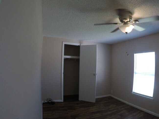 Building Photo - 200 Raider Ln