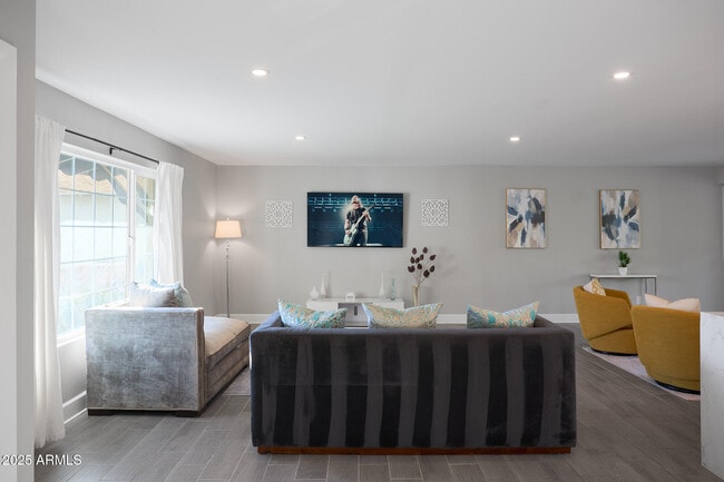 Building Photo - 8620 E Plaza Ave