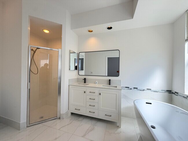 Building Photo - 133 Woodlake Cir