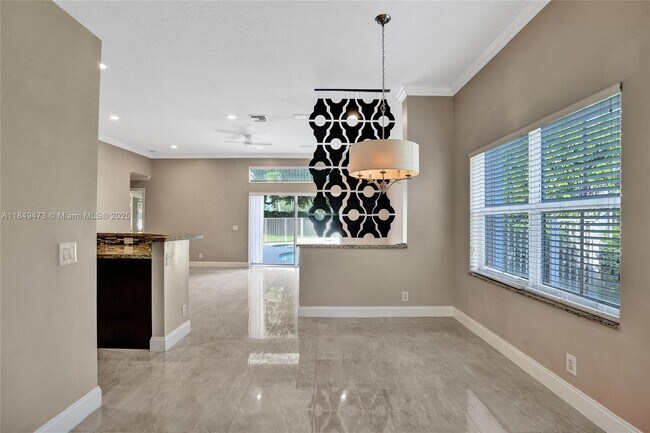 Building Photo - 1100 Chinaberry Dr