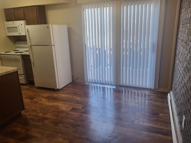 Building Photo - 20-32 Church St