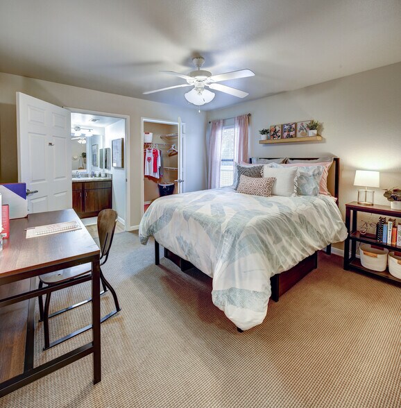 Building Photo - Villas on Sycamore