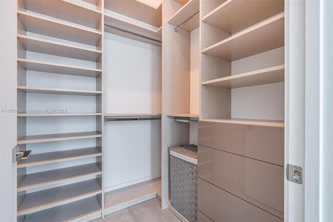 Building Photo - 17550 Collins Ave