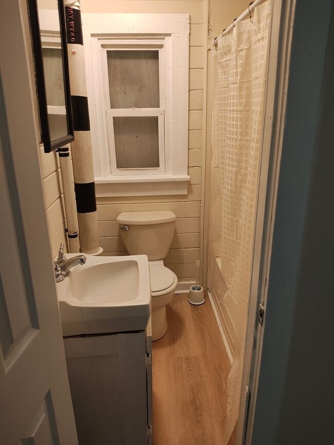 Building Photo - 2 Bedrooms, 1 Bathroom - House in Rome!