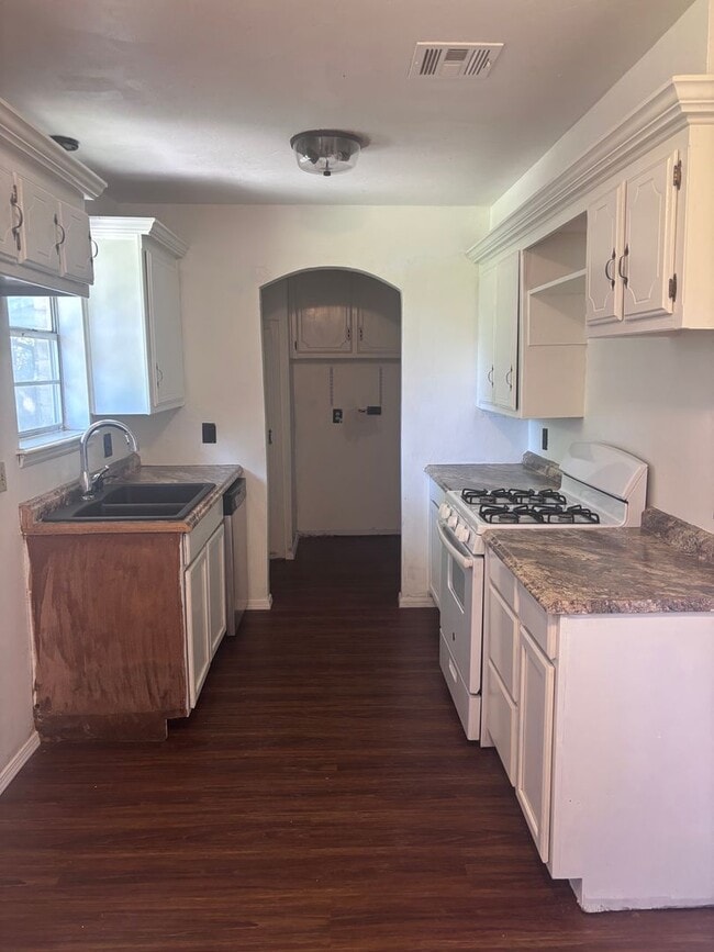 Building Photo - Must have 3 bed, 2 bathroom home in Moore