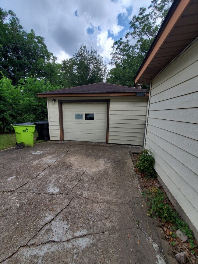 Building Photo - 1505 Millie St