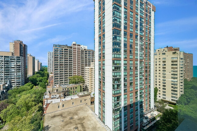 Building Photo - 1325 N State Pkwy