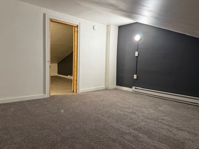 Building Photo - Renovated 3–4BR Townhome | $1,295 | Available Now