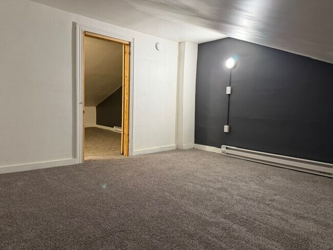 Building Photo - Renovated 3–4BR Townhome | $1,400 | Available Now