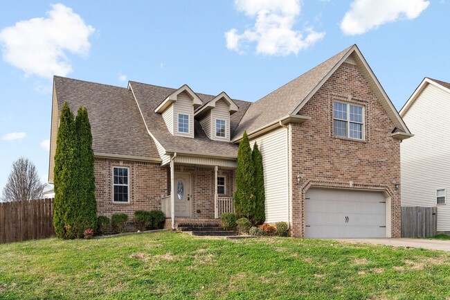 Building Photo - Pet Friendly Three Bedroom with Bonus!