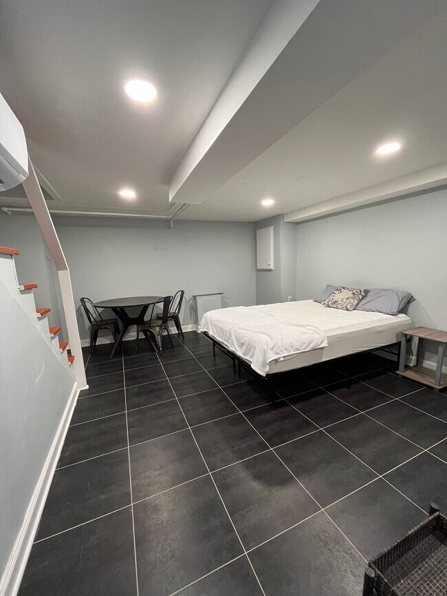 Basement Room - 1723 Lang Pl NE