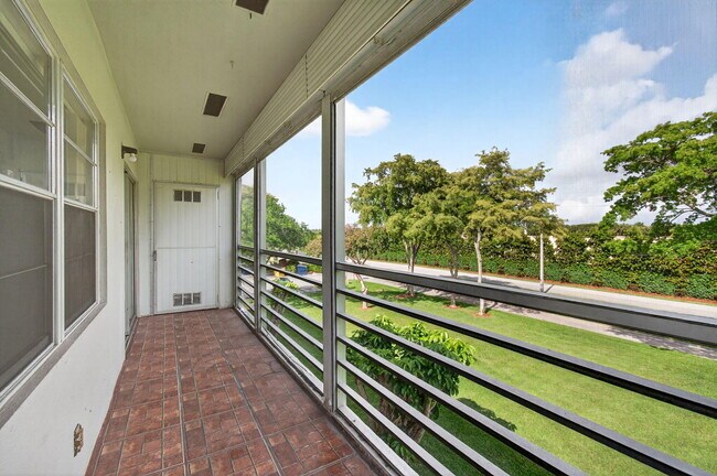 Building Photo - 116 Mansfield C