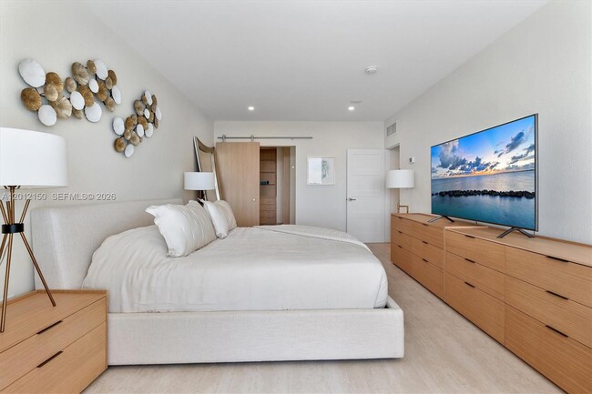 Building Photo - 10275 Collins Ave
