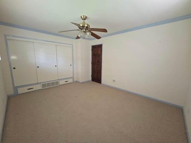 Building Photo - REDUCED!!!