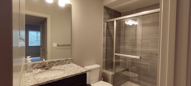 Building Photo - 15881 Valley View Dr