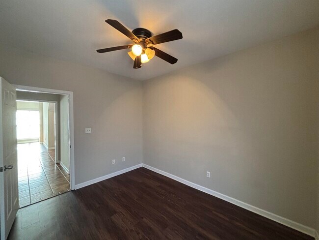 Building Photo - 152 Brighton Village Loop