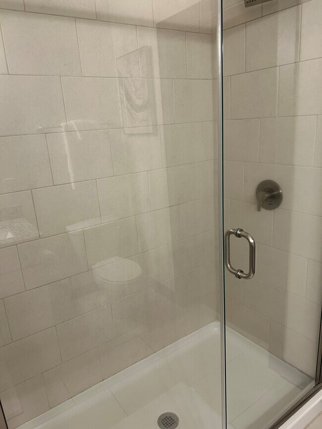 Building Photo - 539 W Trade St