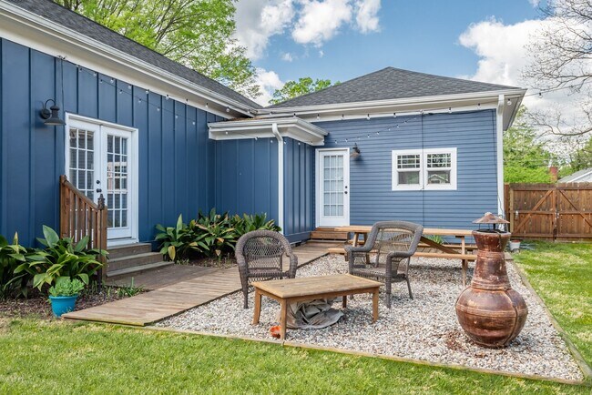 Building Photo - Gorgeous Home near Downtown Durham!