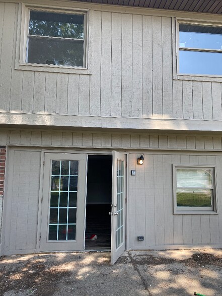 Building Photo - 11210 Pyramid Rd