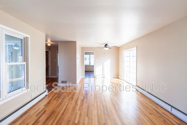 Building Photo - 1529 Walnut Dr