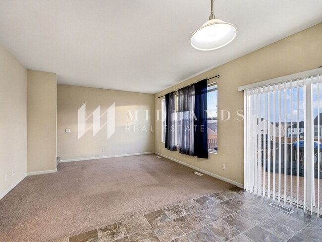 Building Photo - Papillion 2 Story