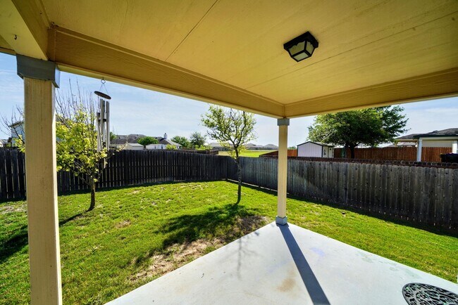 Building Photo - Beautiful home in the desirable Trails of Kensington Ranch, Schertz, TX - Realtor Commission: $500
