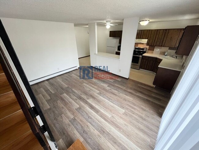 Building Photo - 1704 E 17th St