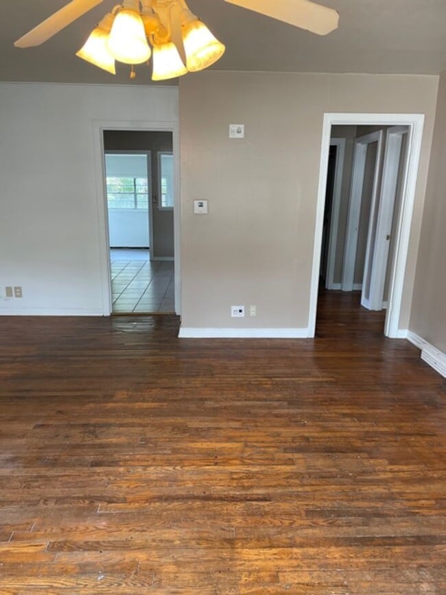 Building Photo - 2236 Dewey Ave