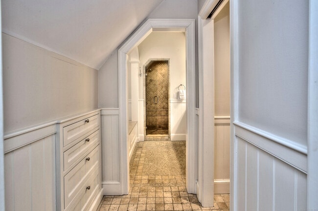 Building Photo - 15 Catamount Rd