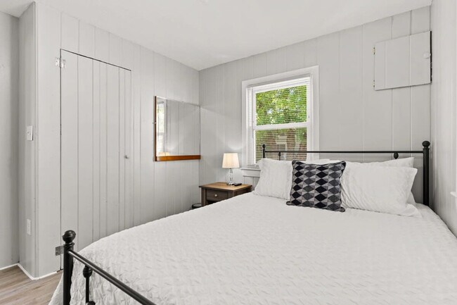 Building Photo - 71 Church St