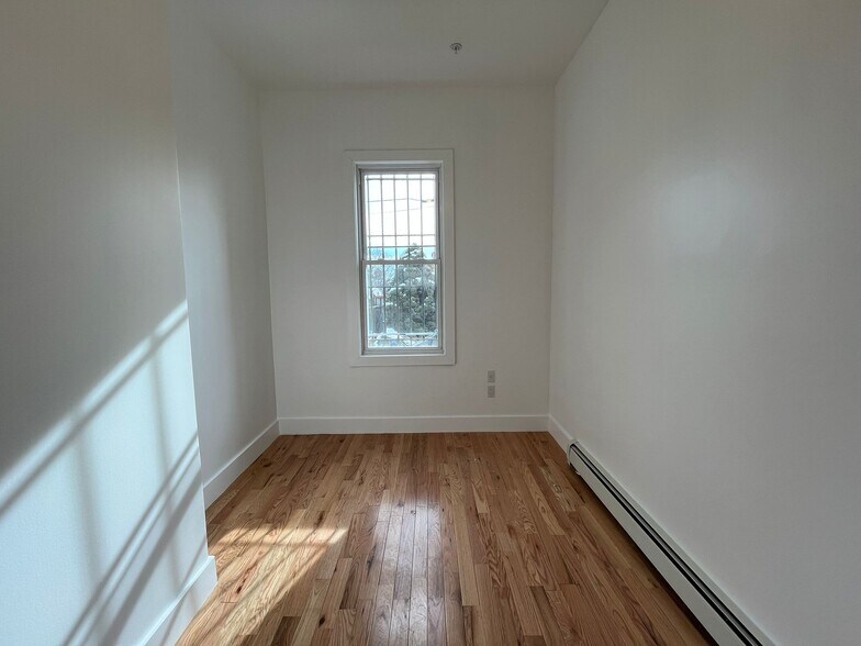 Building Photo - 224 Old Bergen Rd