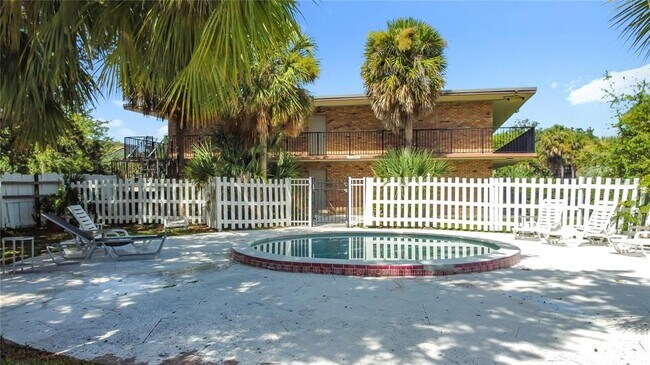 Building Photo - 7900 S Orange Blossom Trail