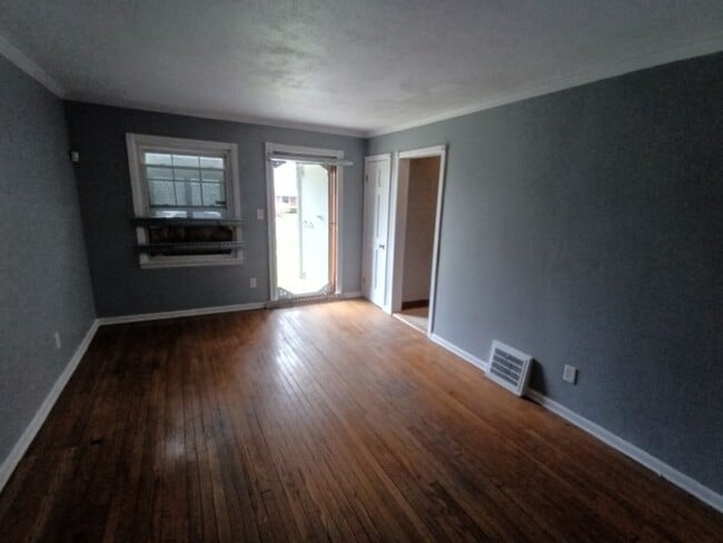 Building Photo - EAST SIDE - 3bd Brick Bungalow $1100/mo