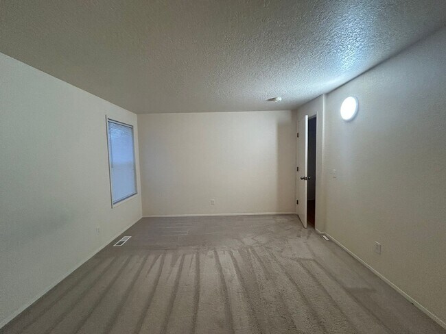 Building Photo - 5888 Shannon Ave