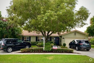 Building Photo - 1008 SW 12th Ave