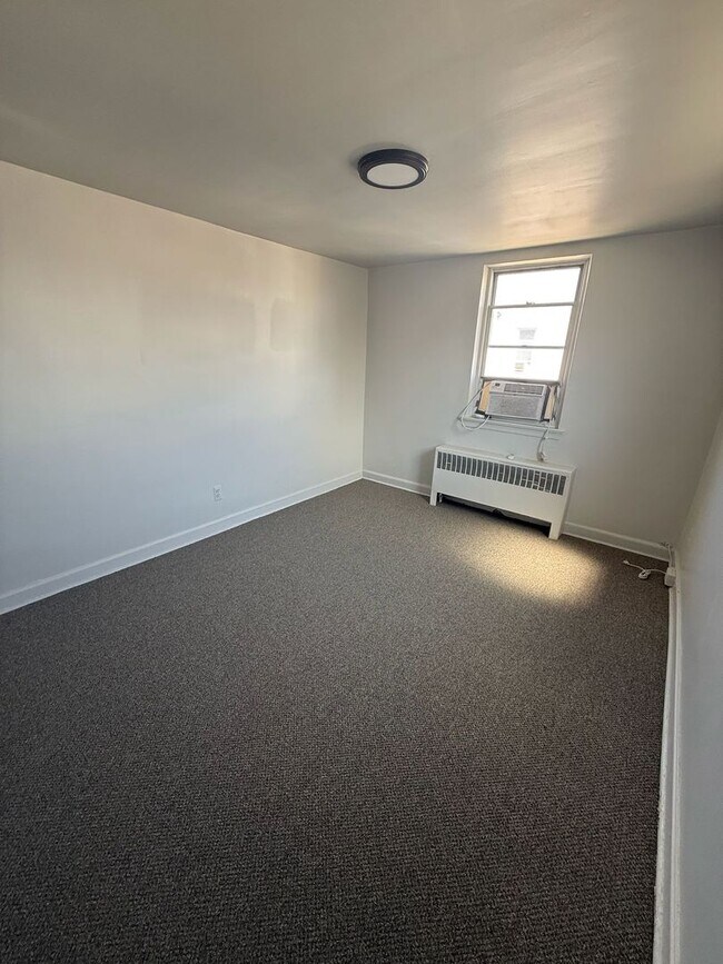 Building Photo - 4061 Comly St